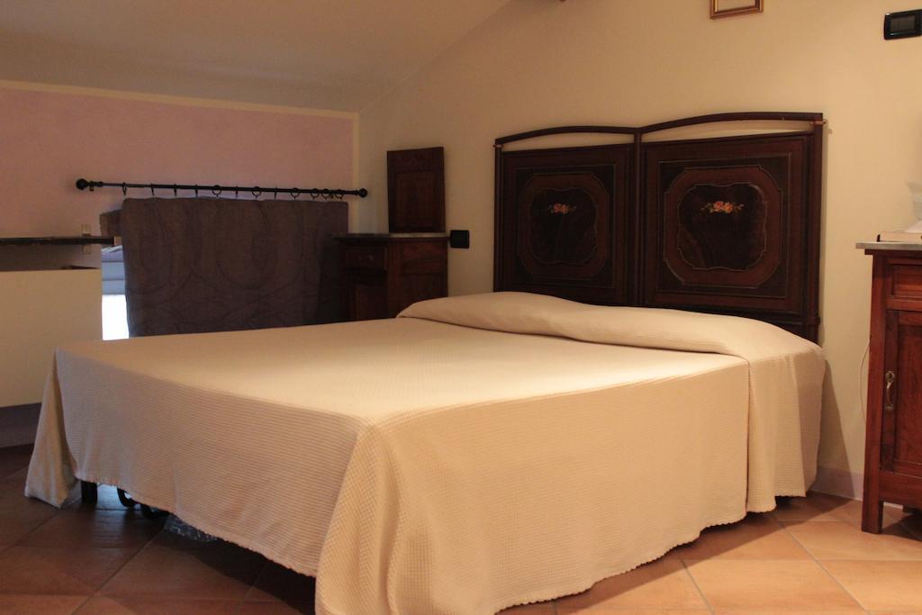 Agriturismo Arte Contadina フィオレンツオーラ・ダルダ 部屋 写真
